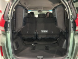 3列目シートを跳ね上げればラゲッジスペースを更に広く使えます。