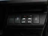 【両側電動スライド】スライドドアは両側電動スライドドアになっております。運転席からの開閉も出来、リモコンキーでも離れたところから開閉出来ますので大変便利な装備です。