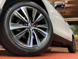 【純正18インチアルミホイール】外観にマッチした純正アルミホイールを装着しております。各種社外アルミホイールや、スタッドレスタイヤも取扱いしております。是非ご相談ください♪