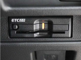 ◆ETC2.0装着◆進化したドライブ体験。料金収受システムだけだったETCが生まれ変わって、高速道路を賢く使うETC2.0に進化しました。多彩な情報サービスが便利で快適なドライブ体験を提供します。