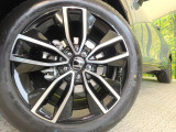 【純正18インチアルミホイール】外観にマッチした純正アルミホイールを装着しております。各種社外アルミホイールや、スタッドレスタイヤも取扱いしております。是非ご相談ください♪