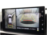 パノラミックビューモニター付きです。車両を上から見たような映像をディスプレイオーディオ画面に表示。運転席からの目視だけでは見にくい、車両周辺の状況をリアルタイムでしっかり確認できます。