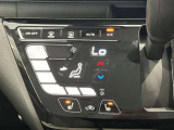 ヒーターシート付き車両です。段差のないパネルスイッチのオートエアコン付きです。予め温度設定すれば後はセンサーが感知して設定温度を保ってくれますので快適なドライブが楽しめます。