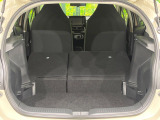 普段のお買い物や通勤、送迎等に十分な荷室スペースを確保しております。セカンドシートを倒すと、大きな荷物の積載も可能です♪