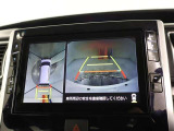 車体の前後左右に設置されたカメラにより、リアルタイムで安全確認ができるところが大きな魅力。十字路や駐車場、狭い路地での走行など、死角ができやすい場面で力を発揮します。