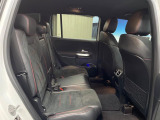 ●後部座席も気になるようなキズ・汚れやへたり等、大きなダメージはなく、良好な状態です。