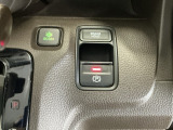 パーキングブレーキはスマートな電子制御式と合わせて渋滞時等にブレーキペダルから足を離しても停車状態を保持してくれるオートブレーキホールド機能で運転が楽になります。スタートはアクセルペダルを踏むだけ