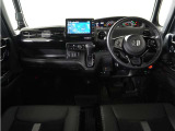 ◆視界広々で非常に運転しやすくロングドライブでも疲れを感じさせないすっきりとまとまったインパネ周りです。