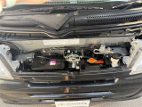 エンジンルームもご覧のとおり、すみずみまでクリーニング済みでピカピカです。
