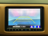 バックでの車庫入れも安心です! リアカメラが付いているバックモニター付のナビを装備しております。操作線もついており距離感も画面から確認できます。