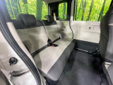 後部座席も気になるようなキズ・汚れやへたり等、大きなダメージはなく、良好な状態です。