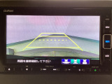 【バックカメラ】運転が苦手な方も車庫入れラクラクです!ギアをリバースに入れれば自動的に切り換わりますので、面倒な操作は不要です♪狭い駐車場もお車を傷つけず安心ですね!