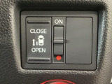 【片側パワースライドドア】片側がパワースライドドアになっており、運転席のスイッチやスマートキーでも開閉が可能です!開口部も広いので乗り降りも楽々♪