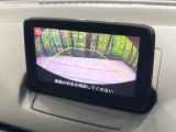 【バックカメラ】駐車時に後方がリアルタイム映像で確認できます。大型商業施設や立体駐車場での駐車時や、夜間のバック時に大活躍!運転スキルに関わらず、今や必須となった装備のひとつです!