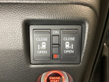 リアドアは乗り降りに便利な両側電動スライドドアです。また運転席に座っていながらスイッチ操作で自在にスライドドアを開け閉めできます。