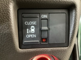 【片側パワースライドドア】片側がパワースライドドアになっており、運転席のスイッチやスマートキーでも開閉が可能です!開口部も広いので乗り降りも楽々♪
