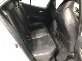 【後部座席】も当然、綺麗・清潔に仕上げております。内装の綺麗なお車は気持ちが良いですし、コンディションのいい車が多いです。これもオススメの1台です。