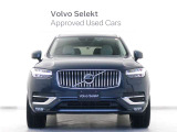 北欧らしさあふれる知的な美を形にしたラグジュアリーSUV、XC90。大胆でありながらもエレガントなスタイリングは、見る人の目に磨き上げられた強さを深く印象づけます。