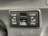 【両側パワースライドドア】スマートキーや運転席のスイッチで後席両側スライドドアの開閉が可能♪電動だから力を入れてドアを開ける必要が無く、小さなお子様でも簡単に開け閉めでき快適です♪
