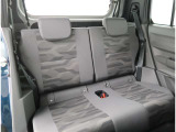 【リヤシート】後席もゆったり快適な空間でドライブを楽しめます。