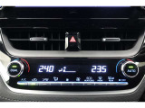 ★運転席と助手席でそれぞれお好みに合わせて温度設定が行えるフルオートエアコンです。外気温や室温、日射量を感知し、吹き出し温度、風量を緻密に制御します