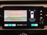 バックでの車庫入れも安心です! リアカメラが付いているバックモニター付のナビディスプレーを装備しております。バンパーについているソナーや、操作線もついており距離感も画面から確認できます。