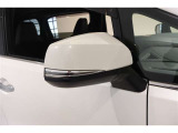サイドターンランプ付きドアミラー。車両のドレスアップと右左折時の被視認性を兼ね備えたお洒落なミラーです。