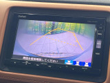 【バックカメラ】駐車時に後方がリアルタイム映像で確認できます。大型商業施設や立体駐車場での駐車時や、夜間のバック時に大活躍!運転スキルに関わらず、今や必須となった装備のひとつです!