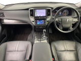 クラウン ハイブリッド 2.5 S Four 4WD 本革シート