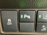 パーキングセンサーシステムは走行中に障害物が迫ると音と表示でお知らせ、低速走行時時の安心感を高めます
