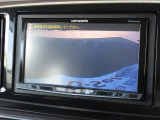 バックをするとき自動でリアの様子が映る『リアカメラ』付き! ナビ画面で確認しながらバックができますから安心ですね。でも、目視も大切ですよ!安全第一でお願いします!