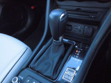 マニュアルモード付6速ATを搭載。ドライブセレクションスイッチにてよりダイレクトな走行モードにも切り替えも出来ます。
