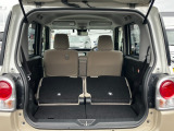 リア席を倒せば広々とした空間の出来上がり、荷物がたくさん載せられますよ。