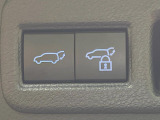 【パワーバックドア】スマートキーや運転席のボタンを押すだけでリアゲートが自動で開閉します!荷物を持っている時や、高い位置にあるバックドアを閉める際に便利な機能です♪