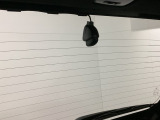 後方にもドライブレコーダーのカメラが付いています。前後両方でお車の周りを監視・記録いたします。