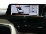 パノラミックビューモニター装備!サイドクリアランスビュー/コーナリングビュー・車両に取り付けたフロント、サイド、バックカメラの映像を合成して画面上に表示させ、車両をうしろ上空から見たような映像を表示。