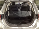 リアシートも簡単格納ができ、大きな荷物もらくらく収納できます!
