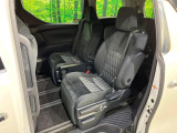 後部座席も気になるようなキズ・汚れやへたり等、大きなダメージはなく、良好な状態です。