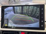 【バックカメラ】駐車時に後方がリアルタイム映像で確認できます。大型商業施設や立体駐車場での駐車時や、夜間のバック時に大活躍!運転スキルに関わらず、今や必須となった装備のひとつです!