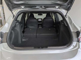 2列目シートを倒すと、大きな荷物の積載も可能です