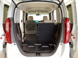 様々なパターンにアレンジができるラゲッジスペース♪お荷物の大きさや量・状況に合わせてアレンジできますので、とっても使い勝手良好ですよ♪タップリ積んで、楽しいお出かけを♪