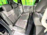 後部座席も気になるようなキズ・汚れやへたり等、大きなダメージはなく、良好な状態です。