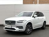北欧流のラグジュアリーを体現したXC90。伝統的なスカンジナビアン・デザインを継承しながら、躍動感にあふれ優雅な雰囲気を身にまとう、新しい潮流を具現化したスタイリングです。