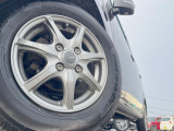 【13インチアルミホイール】外観にマッチしたアルミホイールを装着しております。各種アルミホイールや、スタッドレスタイヤも取扱いしております。是非ご相談ください♪