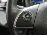 ステアリングスイッチ付き。前方から目を離すことなく操作することが可能です。