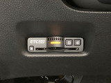 ハンドルの左下にETC2.0がついています。高速道路の料金所の通過も楽々です。 カードの取り出しもしやすい場所についています。