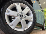 【純正15インチアルミホイール】外観にマッチした純正アルミホイールを装着しております。各種社外アルミホイールや、スタッドレスタイヤも取扱いしております。是非ご相談ください♪