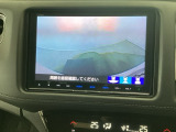 【バックカメラ】運転が苦手な方も車庫入れラクラクです!ギアをリバースに入れれば自動的に切り換わりますので、面倒な操作は不要です♪狭い駐車場もお車を傷つけず安心ですね!