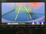 バックでの車庫入れも安心です! リアカメラが付いているバックモニター付のナビを装備しております。操作線もついており距離感も画面から確認できます。