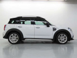 1年間走行距離無制限保証 全国のMINI正規ディーラーで保証修理がお受けいただけます。